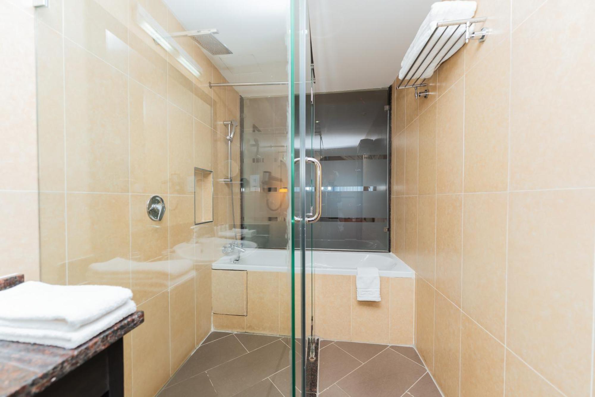 Acacia Premier Hotel Kisumu Exteriör bild